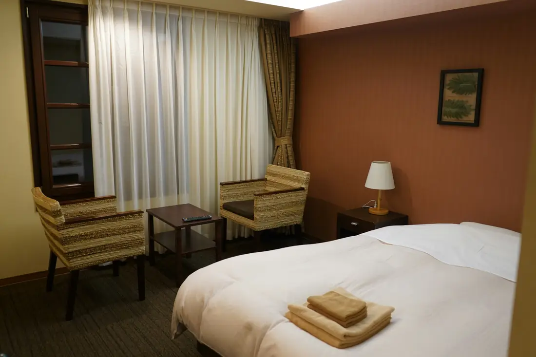 A calm lodge bedroom with soft blue bedding and warm lighting.